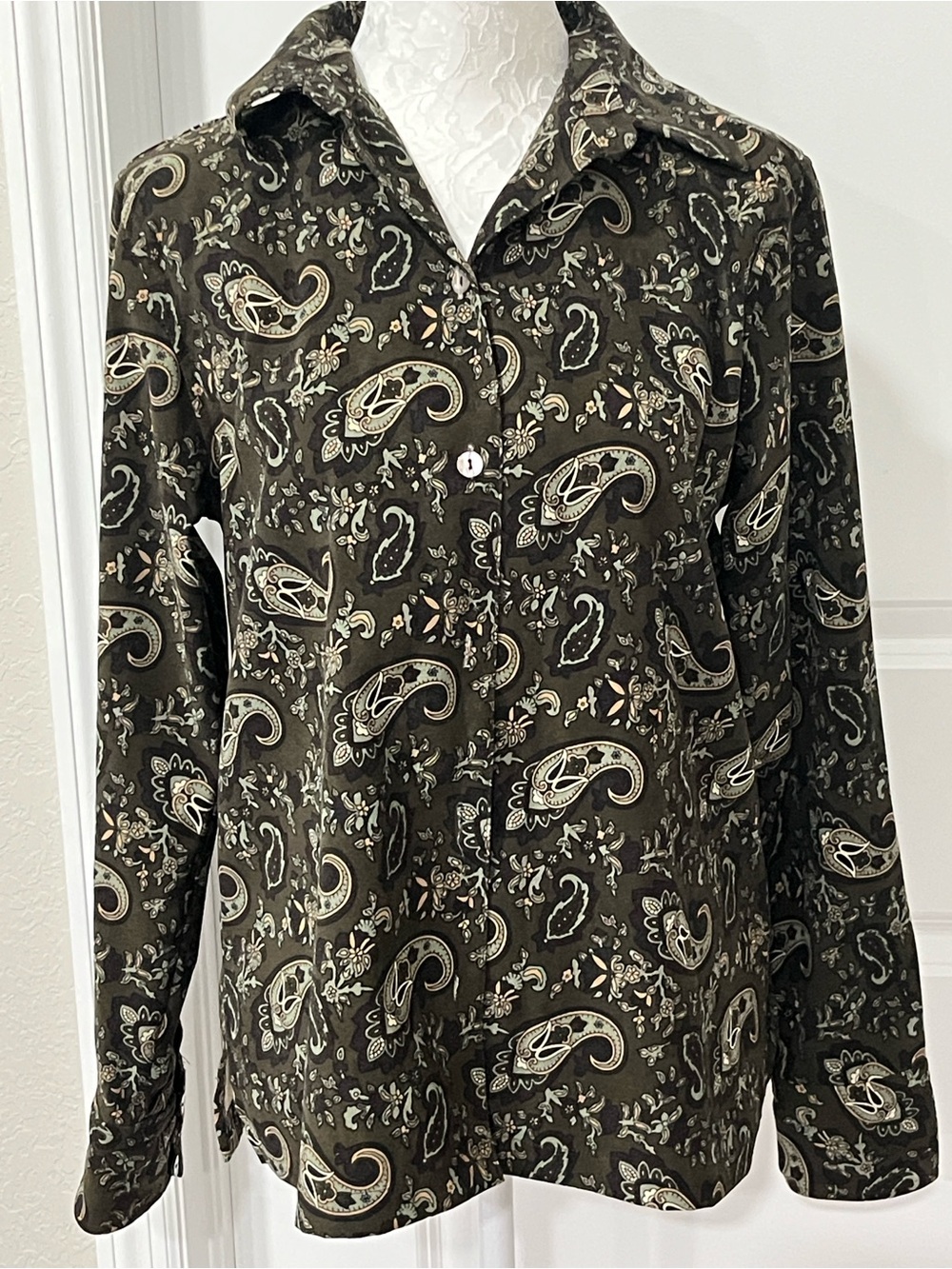 La Cabana all night long Vintage Olive Paisley Button up Shirt SZ S